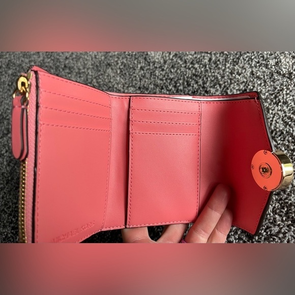 New Michael Kors pink wallet - Picture 5 of 6